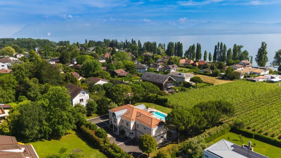 Somptueuse maison avec vue lac et piscine