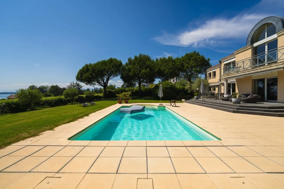 Somptueuse maison avec vue lac et piscine