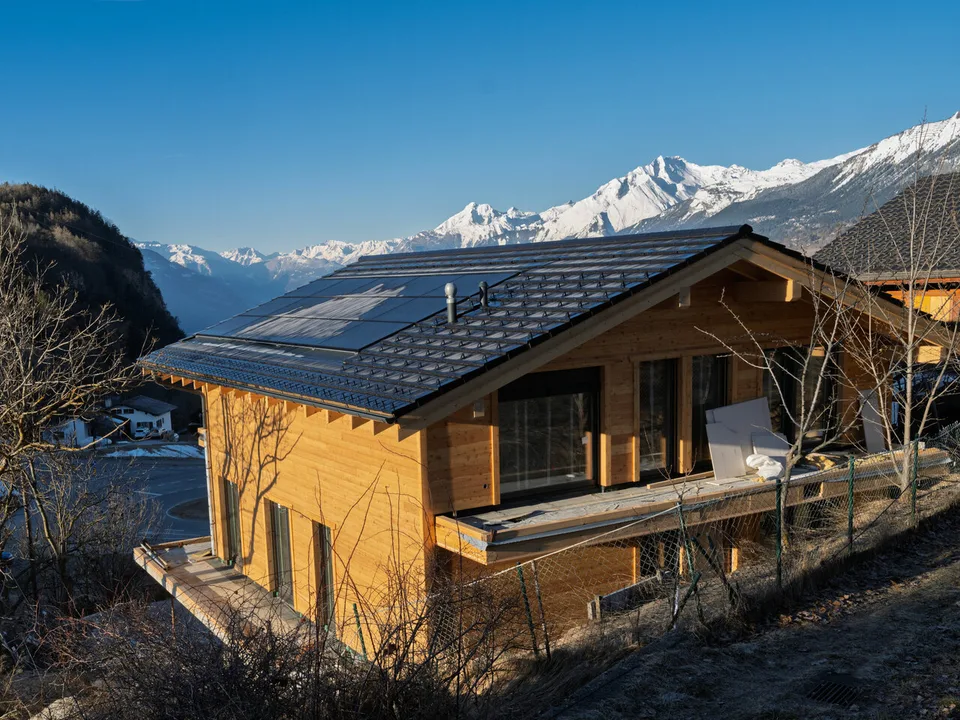 Chalet neuf à Lens - 4 chambres, vue montagne et fitness