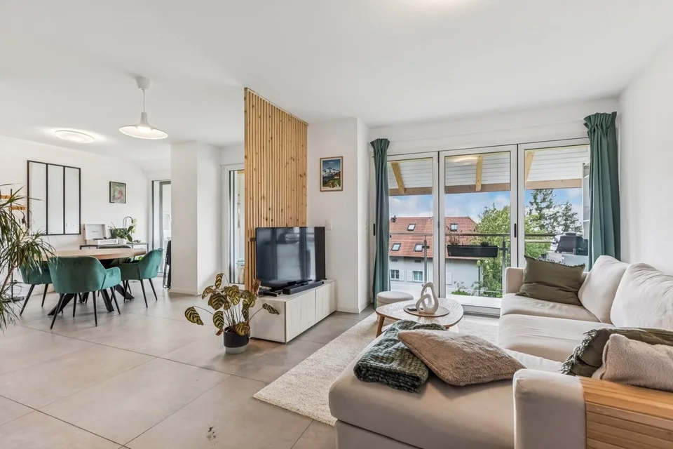 Schöner neuer und geräumiger Duplex