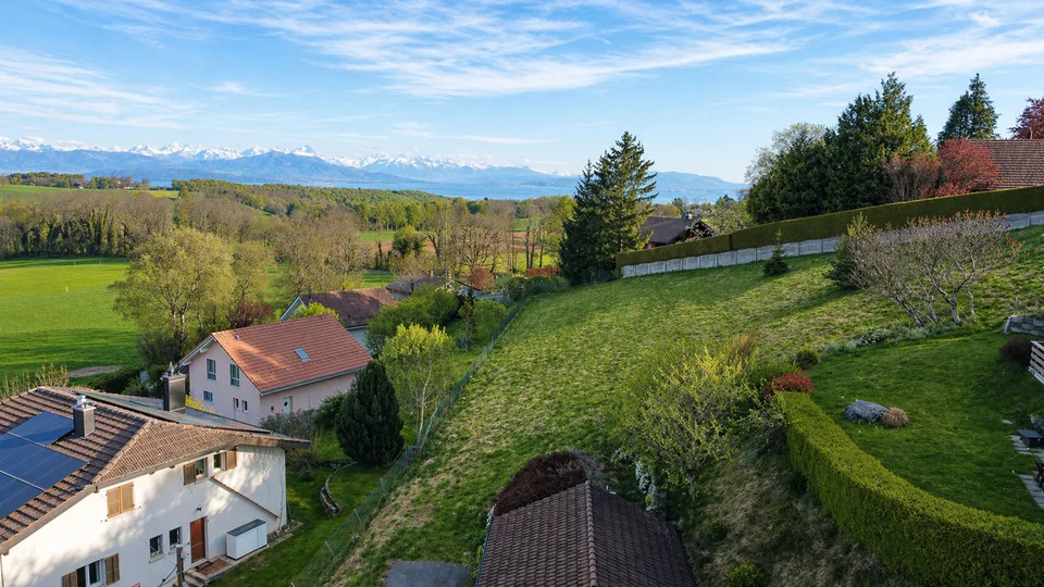 Parcelle constructible avec vue imprenable sur les Alpes !