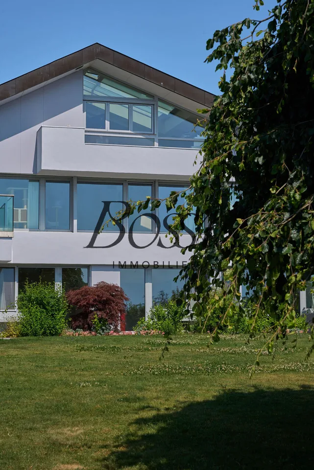 Architektenvilla mit Seeblick und Schwimmbad