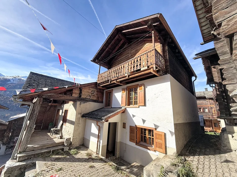 Chalet à rénover - L'âme d'une grange alpine à Sarreyer