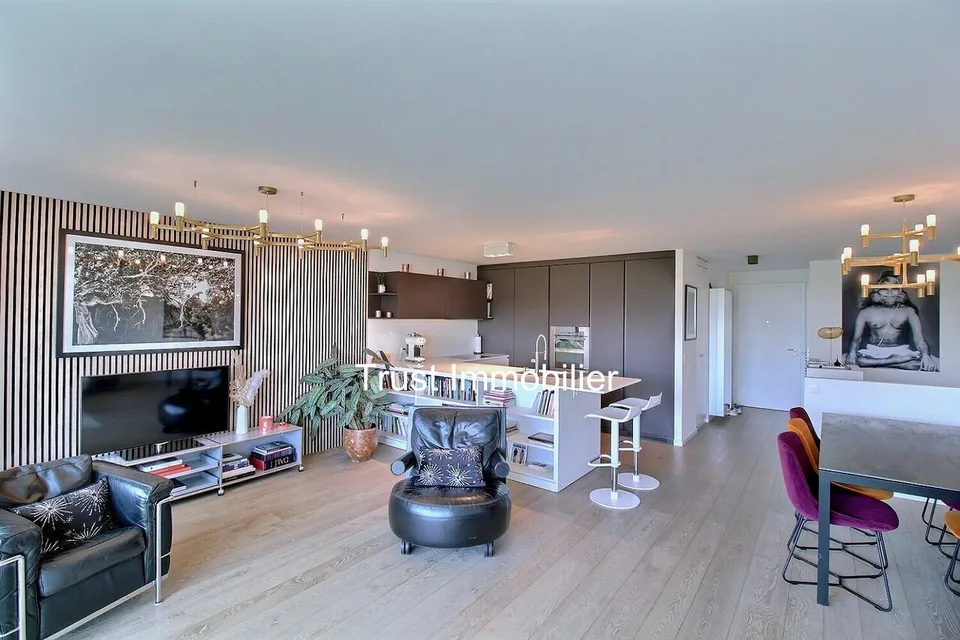 4001. Modernes Penthouse-Duplex mit Panoramablick - Modernes Gebäude