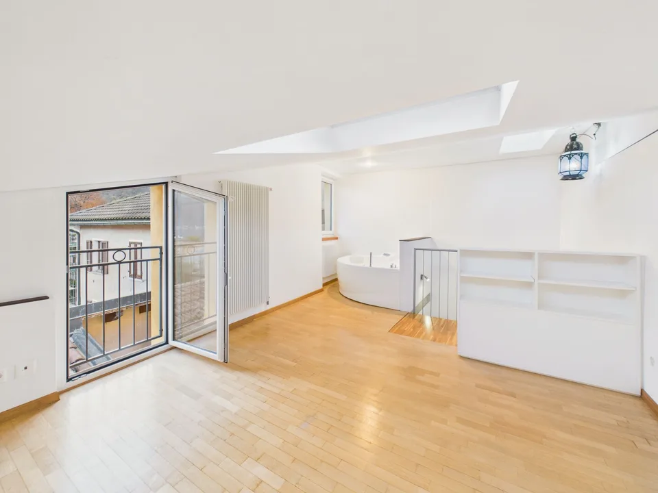 Magnifique maison rénovée dans le noyau de Melide avec 4,5 pièces