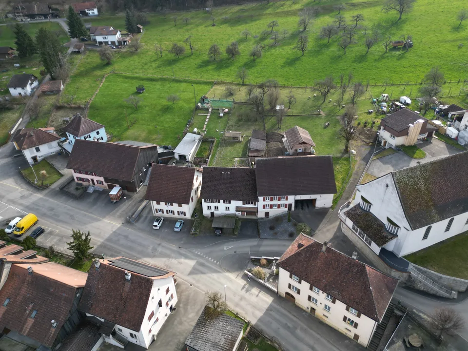 Immeuble avec 2 logements, grand jardin et combles aménagés à Vendlincourt – photo 2 sur 13
