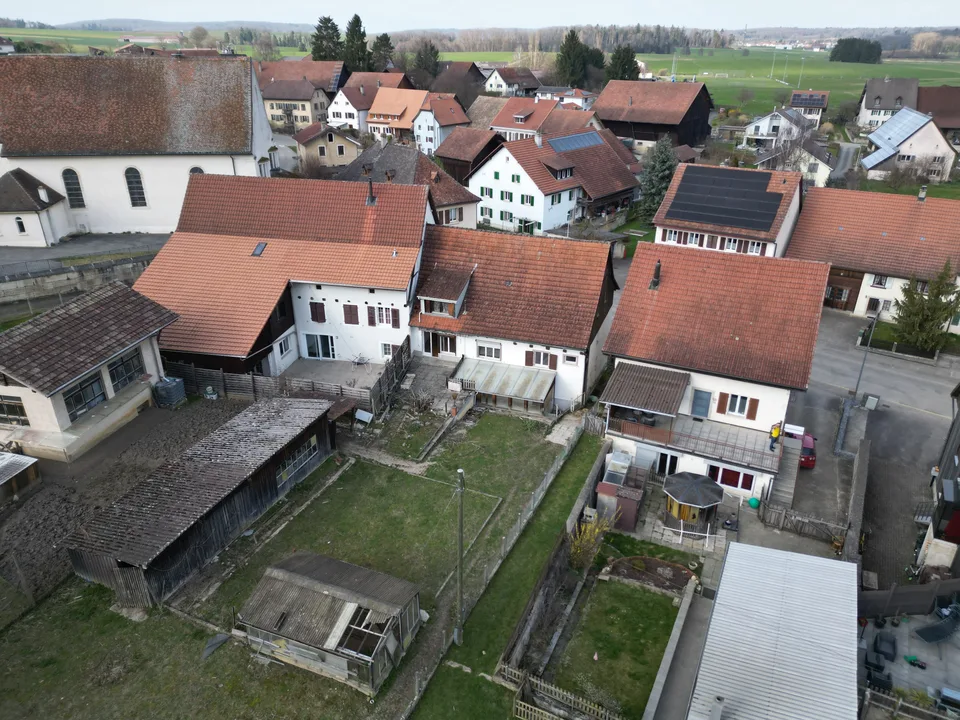 Immeuble avec 2 logements, grand jardin et combles aménagés à Vendlincourt – photo 4 sur 13
