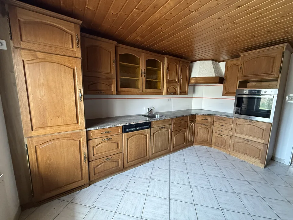 Immeuble avec 2 logements, grand jardin et combles aménagés à Vendlincourt – photo 6 sur 13