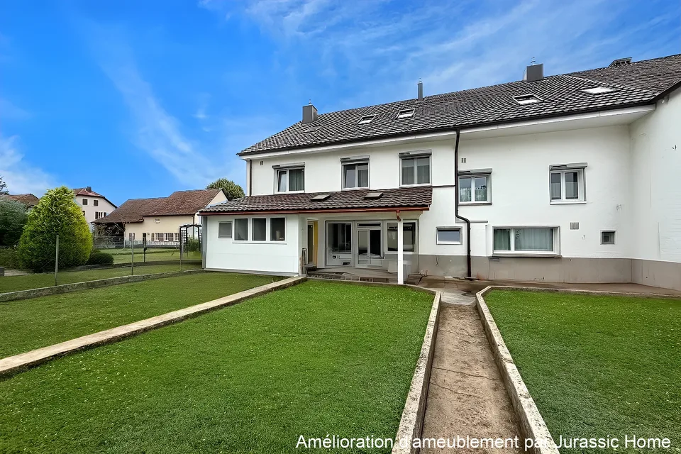 Komplett renovierte 4,5-Zimmer-Wohnung mit Balkon und Garten