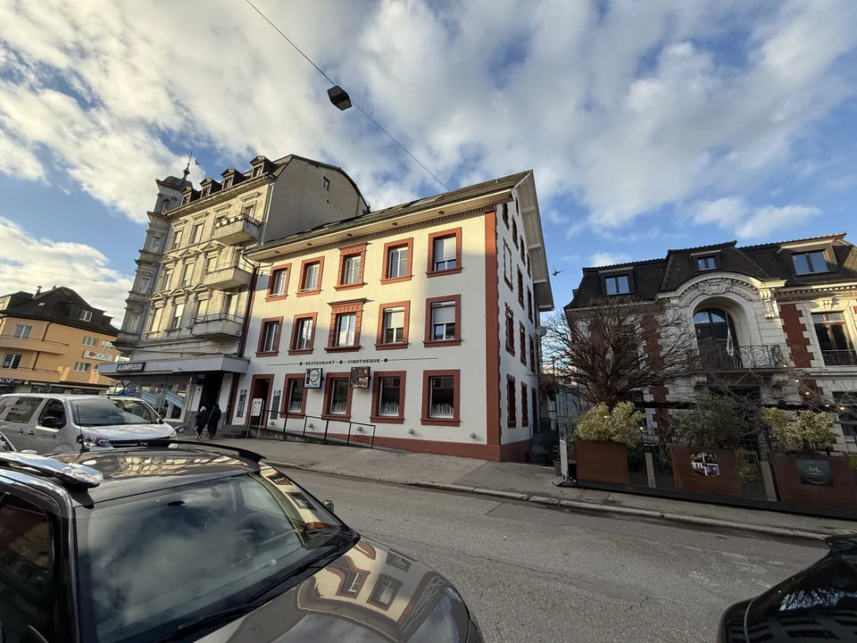Gemischt genutztes Gebäude mit Restaurant und 6 Wohnungen – Foto 11 von 13