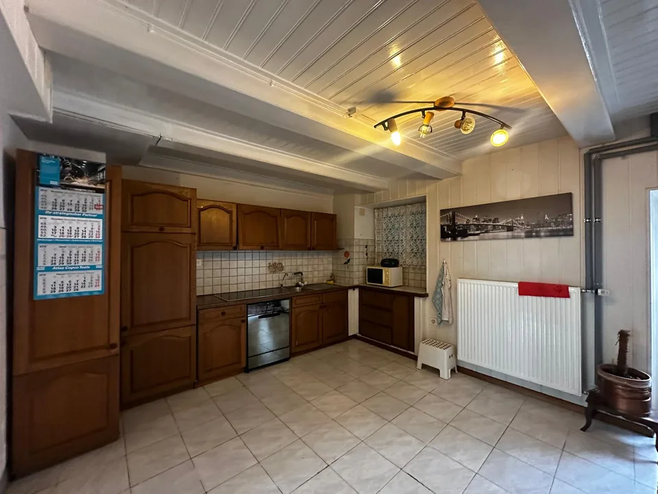 Casa di carattere con 5 camere e fienile