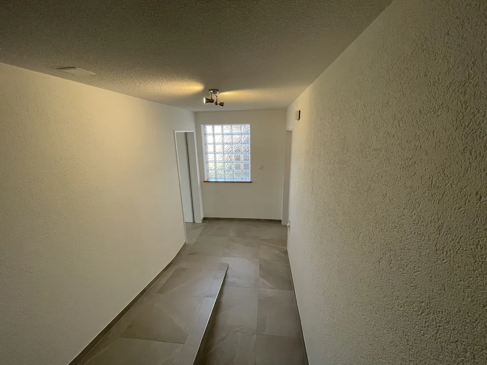 Spazioso appartamento di 4,5 locali di 108 m² con ascensore sopra uno spazio commerciale – foto 9 di 13