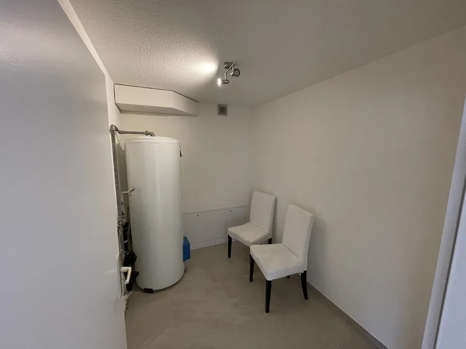 Spazioso appartamento di 4,5 locali di 108 m² con ascensore sopra uno spazio commerciale – foto 12 di 13