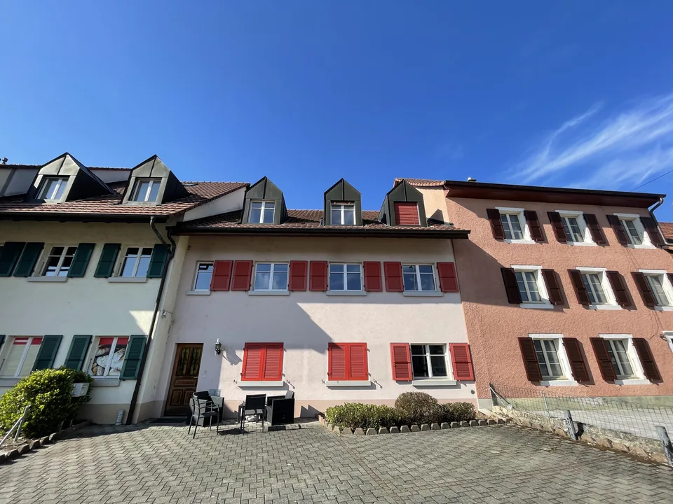 Spacieux 4.5 pièces de 108 m² avec ascenseur   Au-dessus d’un espace commercial