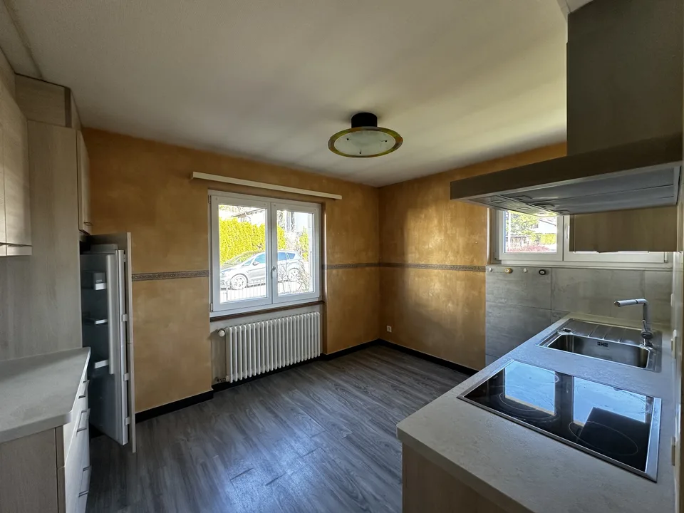 Large house of 207 m² with great potential in Fontenais