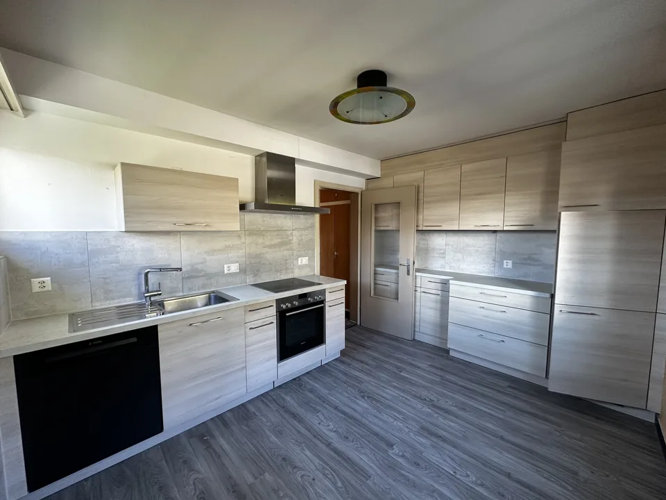Large house of 207 m² with great potential in Fontenais