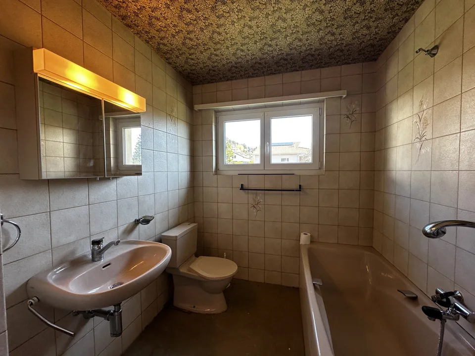 Large house of 207 m² with great potential in Fontenais