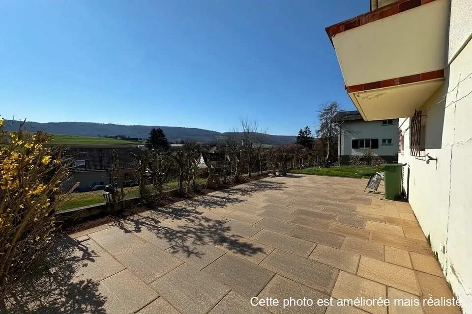 Large house of 207 m² with great potential in Fontenais