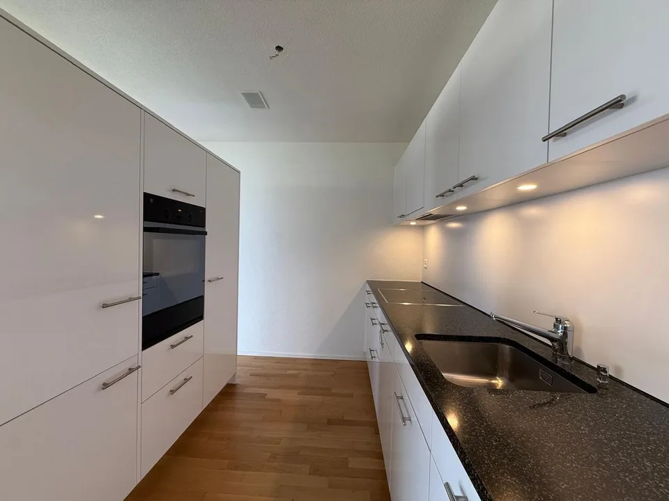 MODERN - RUHIG - GROSSER BALKON UND KINDERFREUNDLICH!