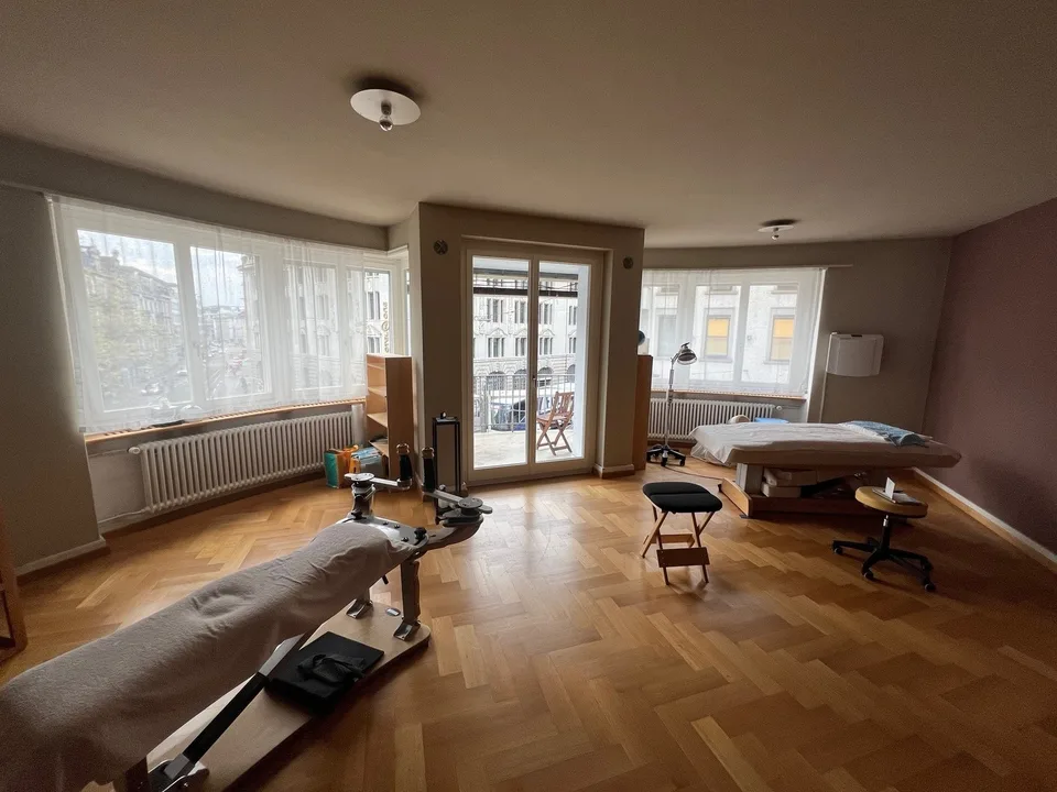 Grosszügige 5-Zimmer-Wohnung an zentraler Lage in Zürich – Foto 7 von 16