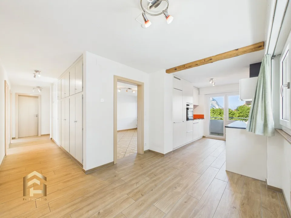 Zentral gelegene 4.5 ZWG mit Balkon und Gartensitzplatz