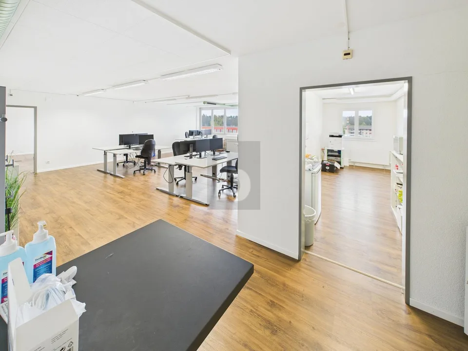 UFFICIO MODERNO IN POSIZIONE CENTRALE 3.01