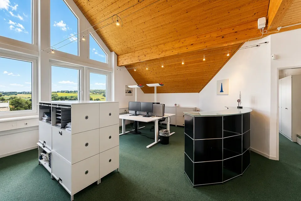 Spazio ufficio pratico in una posizione centrale a Berikon - 65 m² al 2° piano