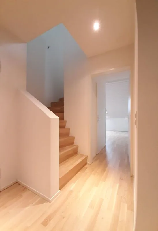 Appartamento duplex moderno di 5,5 stanze in posizione centrale