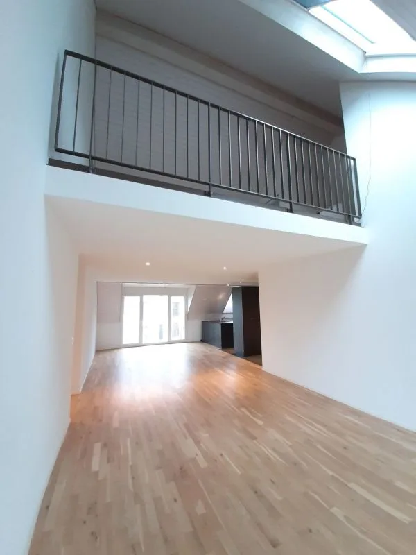 Appartamento duplex moderno di 5,5 stanze in posizione centrale