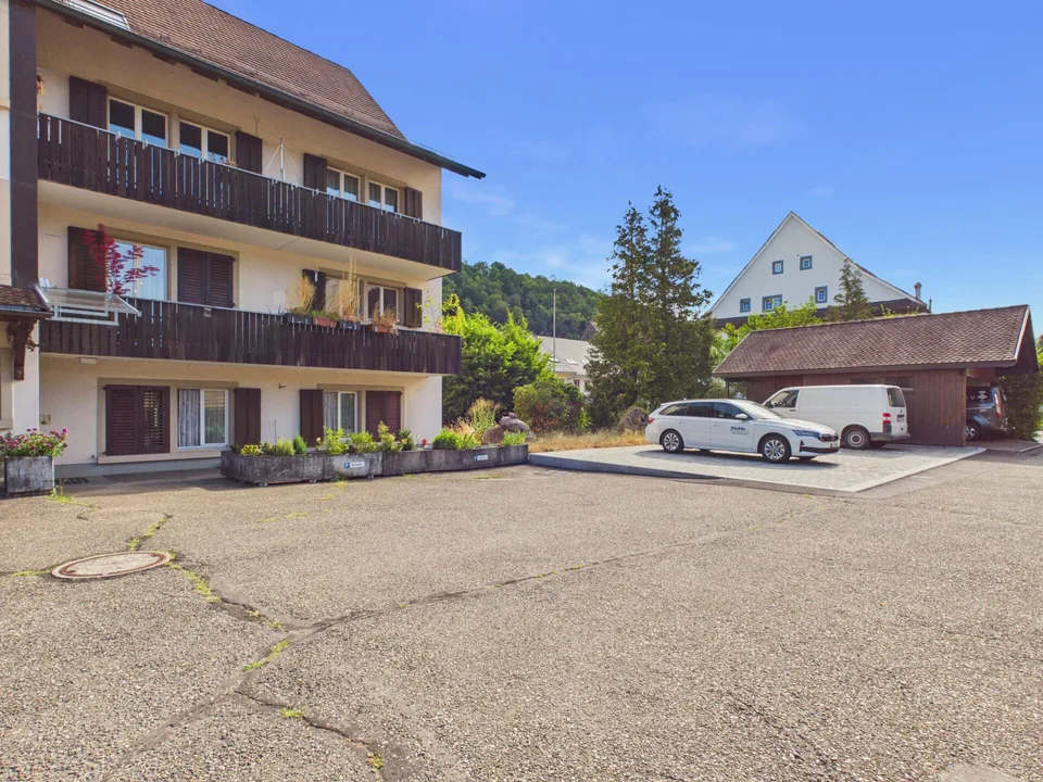 14 Aussenparkplätze an zentraler Lage in Hornussen - ab CHF 80.-/Monat