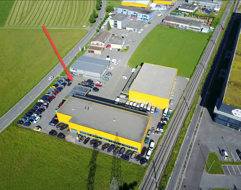 Aussenparkplatz im Gewerbegebiet Subingen