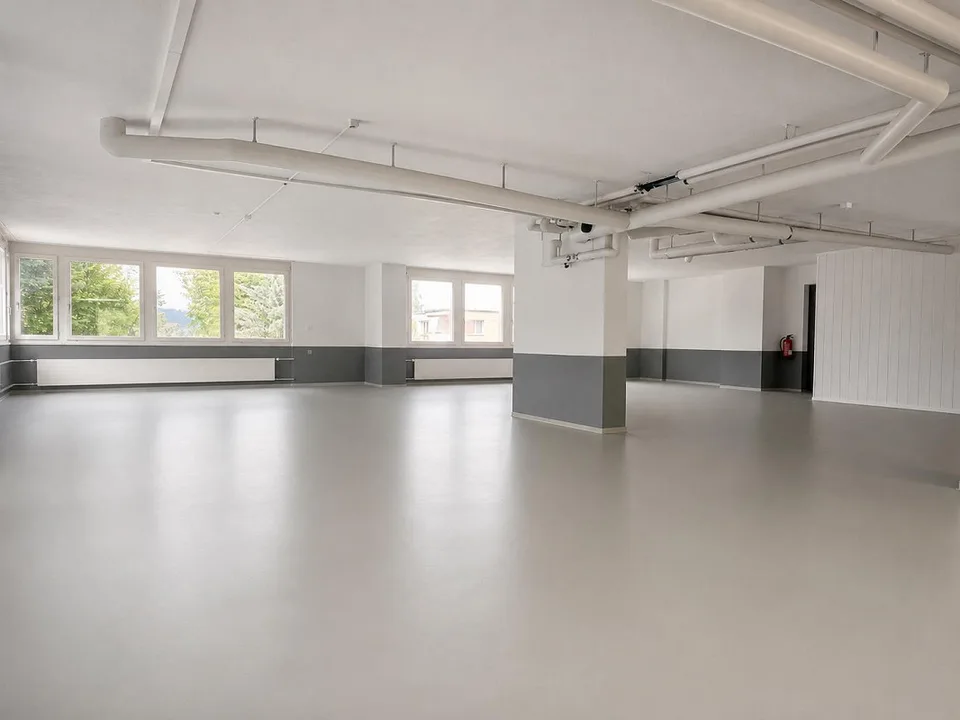 Grosse Gewerbefläche – ideal als Sportstudio