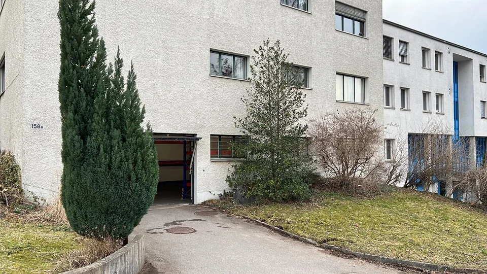 Ebenerdige Lager- / Werkstattfläche mit Garagentor
