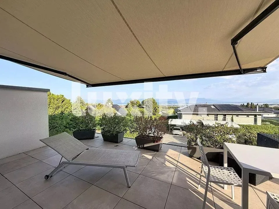 Magnificent air-conditioned luxury apartment with panoramic views of Lake Geneva and Mont Blanc