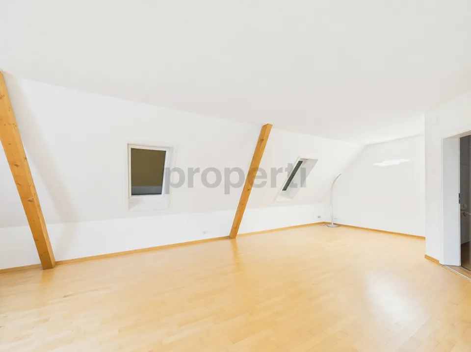Renovierte 4.5-Zimmer Maisonette in historischem Bauernhaus mit Balkon, Rothrist AG