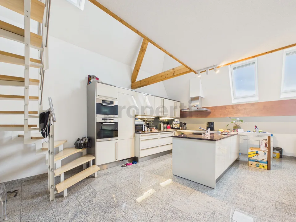 Renovierte 4.5-Zimmer Maisonette in historischem Bauernhaus mit Balkon, Rothrist AG