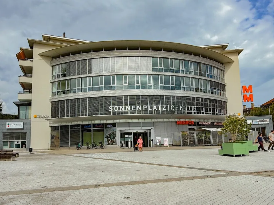 Posizione centrale incontra flessibilità: 256 m² per la tua attività