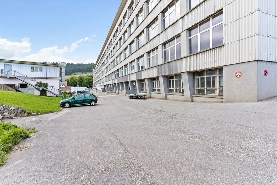 Flächen von 50m2 - Flexible Miete - LKW- und Lastenaufzug-Anlegestelle