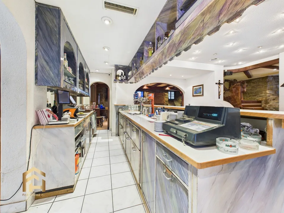 Ristorante con diverse stanze e grande potenziale di riutilizzo nel centro