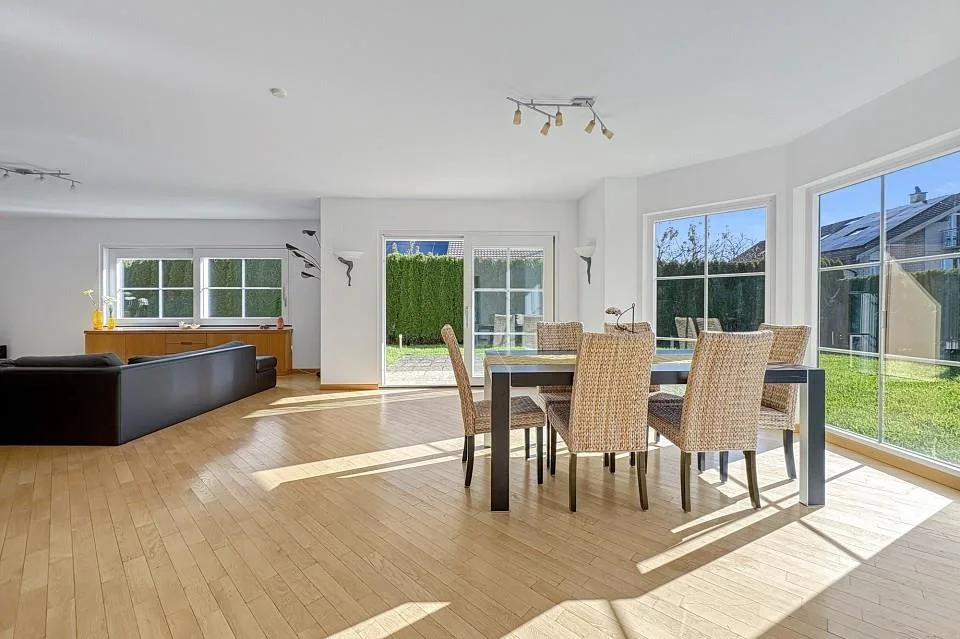 Maison individuelle avec style et intimité