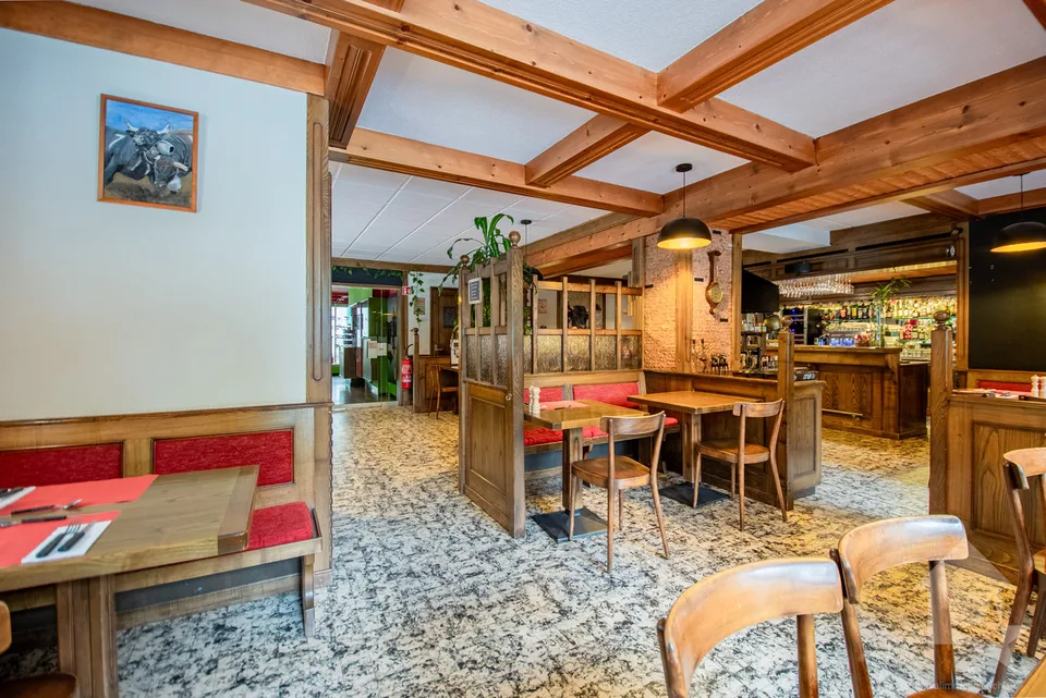 Gemischt genutztes Gebäude mit laufenden Aktivitäten - Le Châtelard (VS)