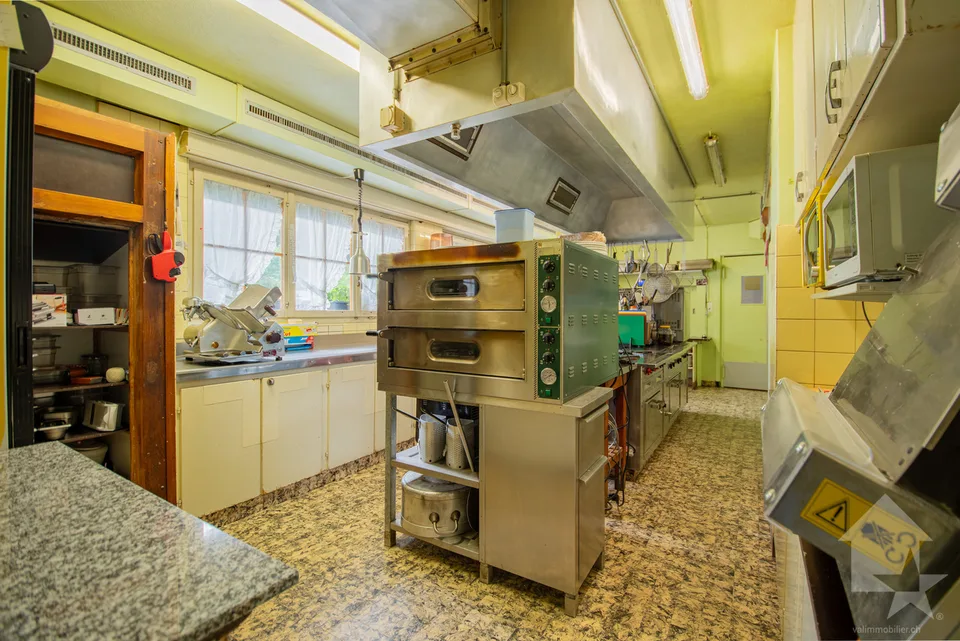 Immeuble mixte avec activités en cours - Le Châtelard (VS) – photo 7 sur 13