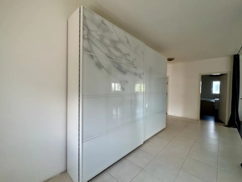 Nuove ristrutturazioni a questa proprietà duplex di 6 locali + 3 locali - Terrazze, posto auto coperto