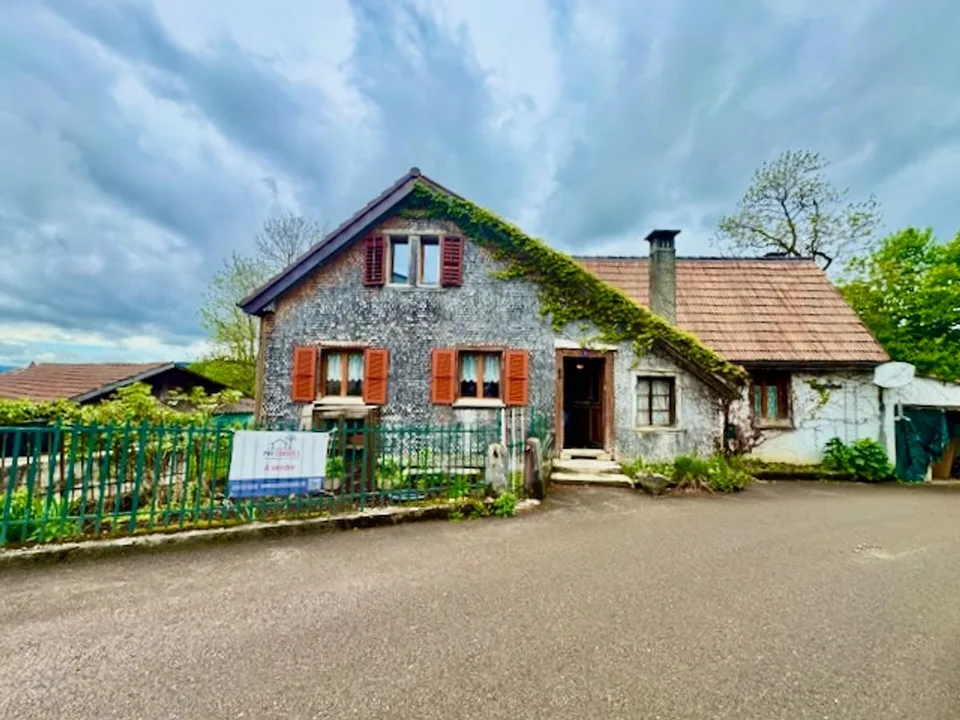 Exklusiv: Einfamilienhaus, renovierungsbedürftig in Les Brenets
