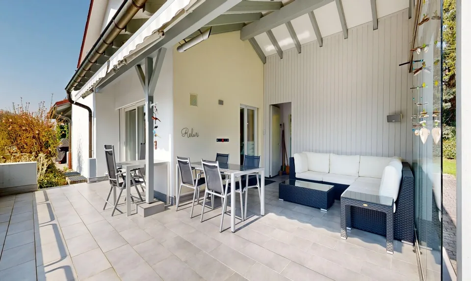 Stilvolles Doppeleinfamilienhaus an familienfreundlicher Lage