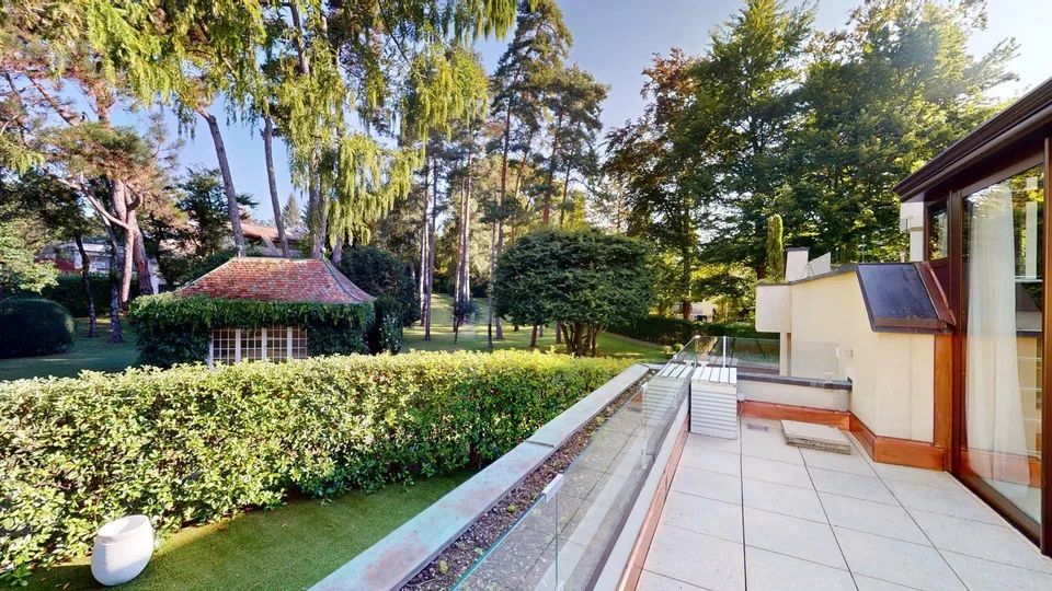 Duplex-dernier étage exceptionnel avec terrasses panoramiques et parc privé