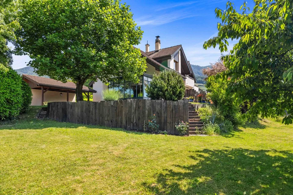 MAGNIFICA VILLA BIFAMILIARE CON AMPIO GIARDINO PAESAGGISTICO. DA NON PERDERE!