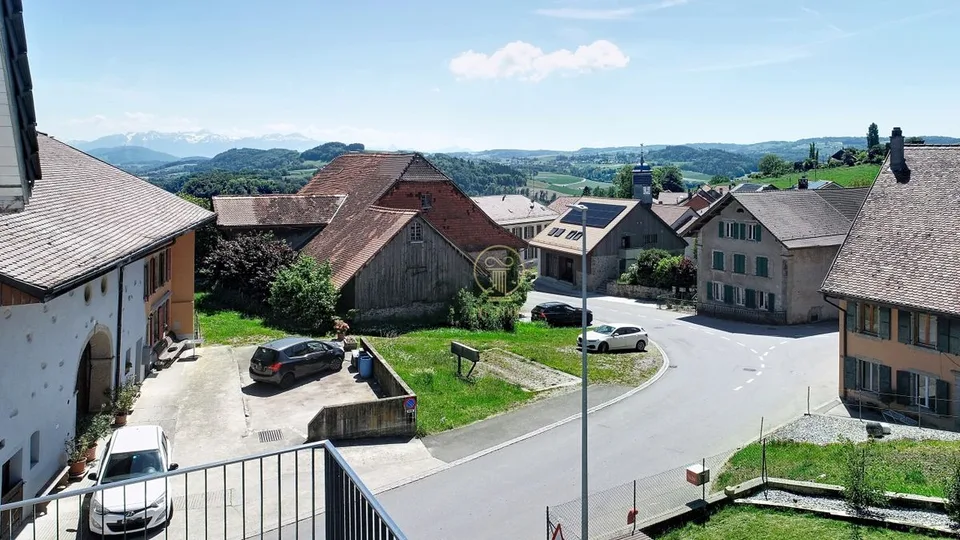 CHAVANNES-SUR-MOUDON - luminosa casa indipendente recente di 6 locali su 3 livelli