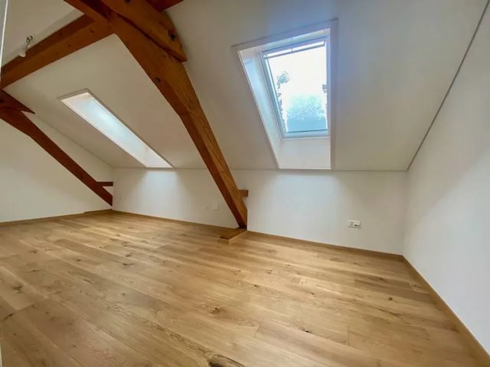 Magnifique appartement spacieux, adapté aux personnes à mobilité réduite, 3 pièces,  dans les  Combles, avec ascenceur