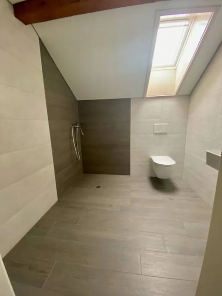 Wunderschöne 2 Zimmer, (M), Dachgeschoss, mit Aufzug